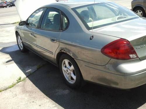 No reserve!! 2001 ford taurus