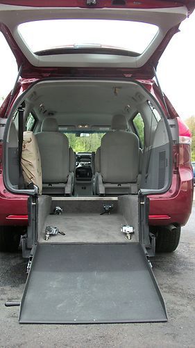 2011 toyota sienna base mini passenger van 5-door 3.5l