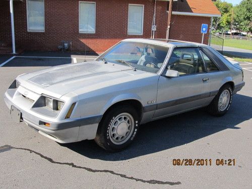 1985 ford mustang gt 5.o 5 spd t tops  all origanal 2nd owner red line car