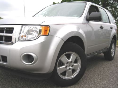 2010 ford escape 4x4 xls 4dr suv loaded gorgeous cond looks &amp; drives fantastic