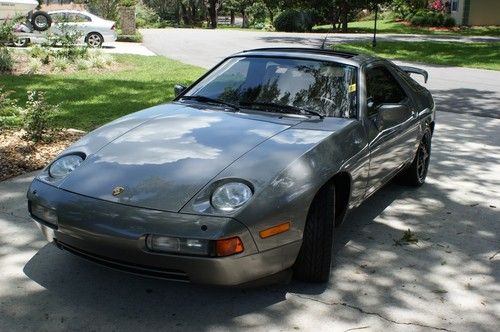 This is a very nice, low mileage, 928 s4.  it has a 5 speed manual transmission