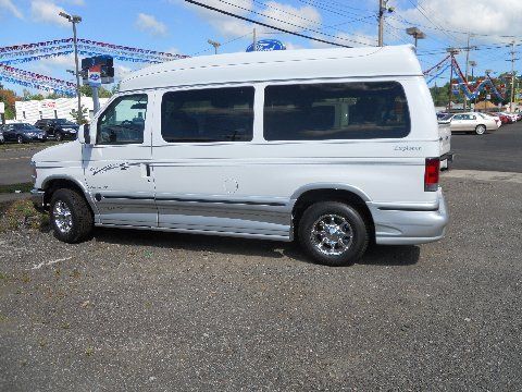Explorer luxury high top conversion van 8000 miles v8 white gray automatic 8 cyl