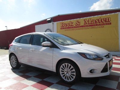 Hatchback ti 2.0l leather sunroof (2) front cupholders 5 passenger seating