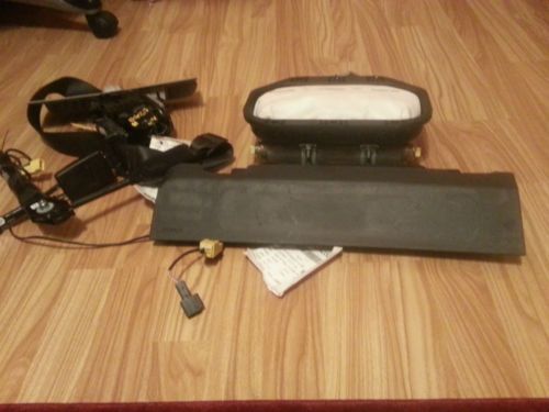 Chevrolet cruz two air bag right side,belt right side,