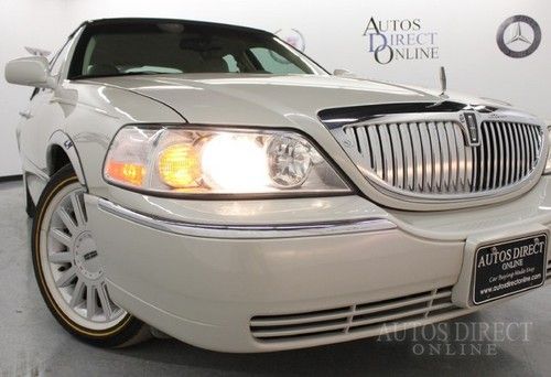 We finance 2005 lincoln town car signature 40k actual miles mocktop clean carfax