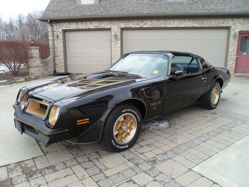 1976 se / 50th anniversary trans am. 4 speed w t tops, low miles.