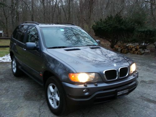 3.0i, sport utility awd, 6cyl heated sts/ str wheel, 6cdplayer 2003 excellent!