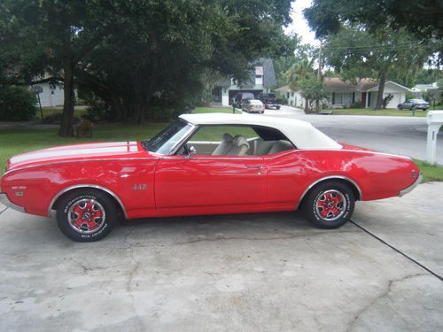 1969 442 convertable red and white