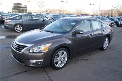 Pre-owned 2013 altima 3.5 sl, only 11 miles, tech package, navigation, java/tan