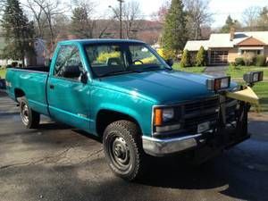 Chevy 4x4 8' pick up plow truck excellent condition, low miles  no reserve