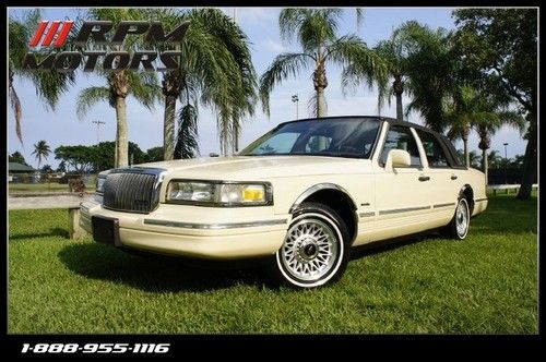 1997 lincoln town car with 76k miles elderly driven garage kept just serviced