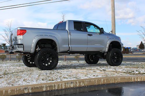*** incredible *** dealer " showcase" 2011 "supercharged" lifted tundra !!!!!!