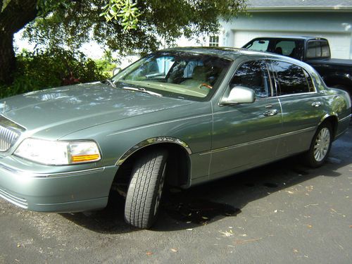 2004 lincoln town car ultimate