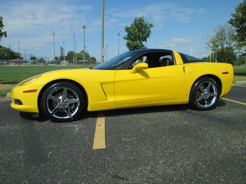 Beautiful 2006 corvette c6 yellow coupe navigation heads-up dis. removable roof
