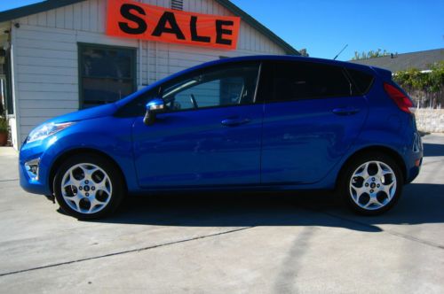 2011 ford fiesta ses hatchback, very clean, comes with 100k extended warranty!