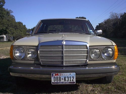1980 mercedes 240d  4 speed   one family owned   no reserve