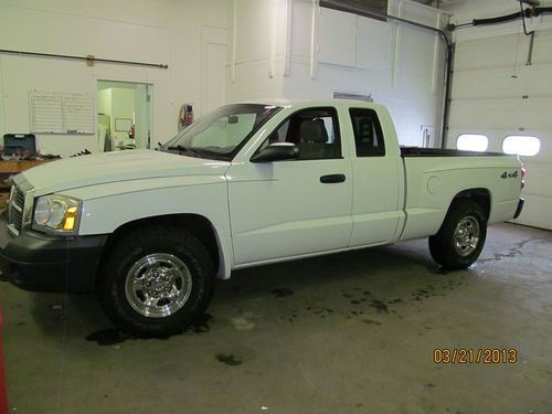 4.7l v8 auto,cruise,tow package,new tires,bed liner,automatic, new tires, shocks