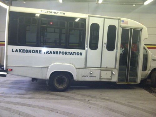 2003 ford e450 super duty buss w/wheelchair lift