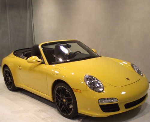 2010 10 porsche 911 carrera cabriolet convertible yellow/black 32k miles 1 owner