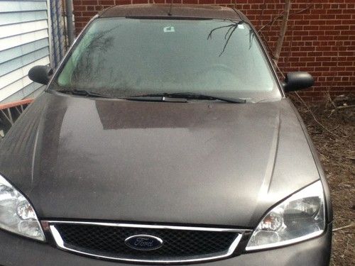2007 ford focus s sedan 4-door 2.0l. this car is for parts only. no title.