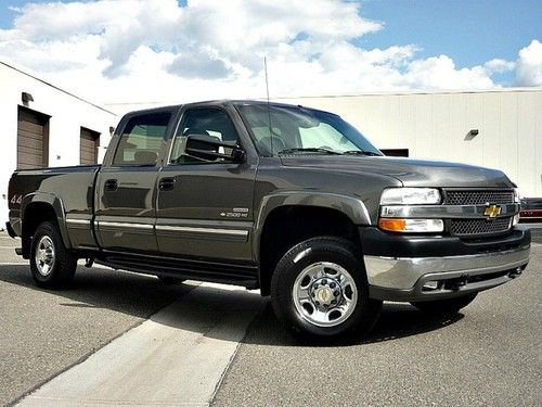 Tow ready! 2001 chevy 2500hd crew cab 4x4 tonneau cover excellent condition!