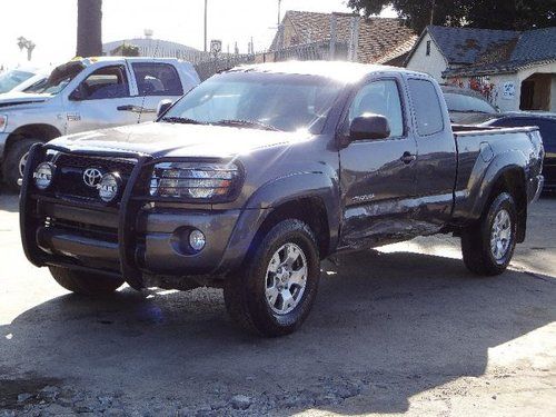2011 toyota tacoma 4wd salvage repairable only 37k miles manual trans runs!!!