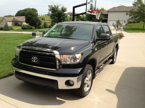 No reserve:  2013 tundra crewmax - loaded  200 miles!