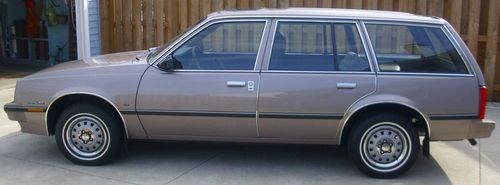 1983 chevrolet cavalier cs wagon 4-door 2.0l