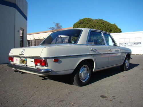 1969 mercedes 230 sedan /8 w114 california low mile one owner all record