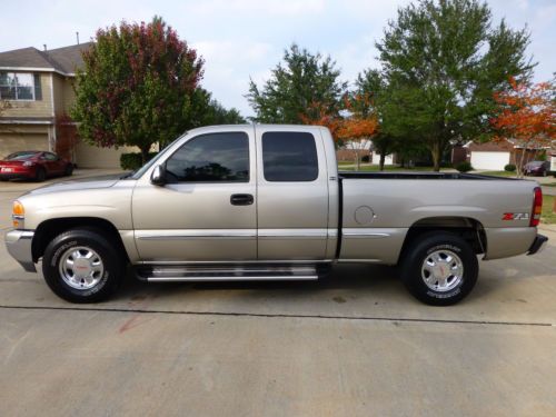 Very low mile gmc sierra z71 4wd ext cab.  clean car fax