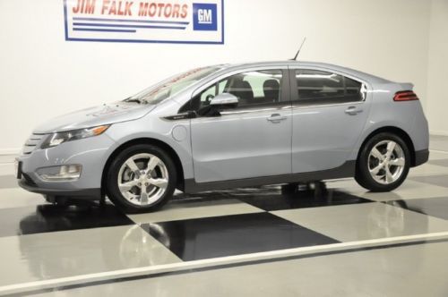 Like new 2013 volt heated leather camera park assist electric warranty 1 owner