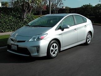 2012 toyota prius, level three,      full maintenance and factory warranty!