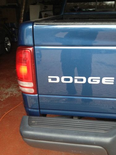 2004 dodge dakota sxt 4x4 standard cab pickup 2-door 3.7l