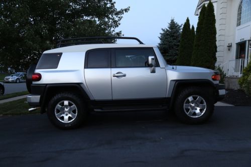 2007 toyota fj cruiser 4dr 4x4 roof rack auto meticulously maintained 1 owner