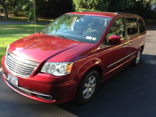 2011 chrysler town &amp; country touring
