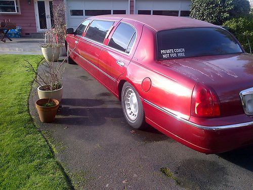 1999 lincoln towncar limousine limo 6 pack red/burgundy