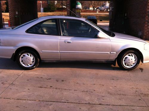 2000 honda civic great mpg, sunroof, non smoker, 1 previous owner, silver