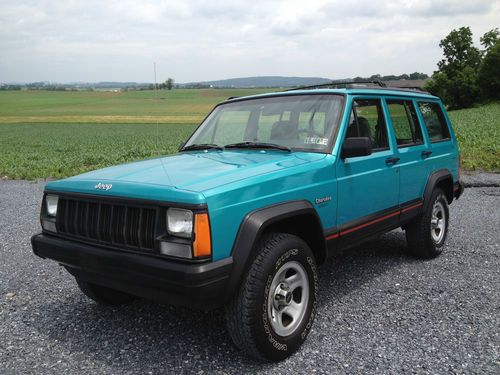 1996 jeep cherokee 4x4 88k, great shape, no rust, cold a/c, must see