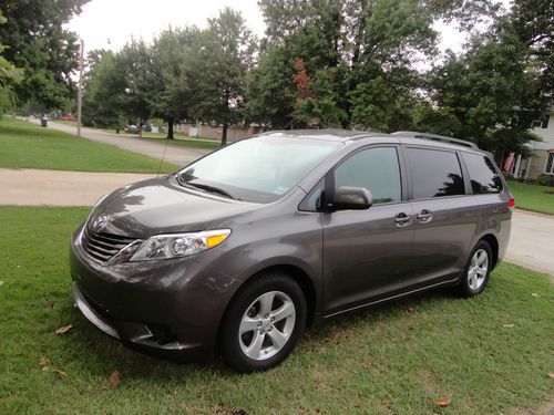 2012 toyota sienna le...only 15,000 miles!!!!!!