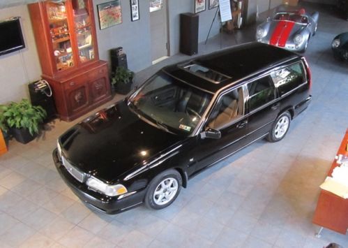 2000 volvo v70 wagon, no reserve, clean car fax, garage kept, well maintained