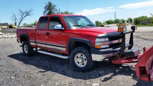 2002 chevy k2500 hd ext cab w/ 8&#039; plow