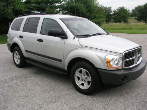 Beautiful and well maintained 2006 dodge durango sport utility vehicle