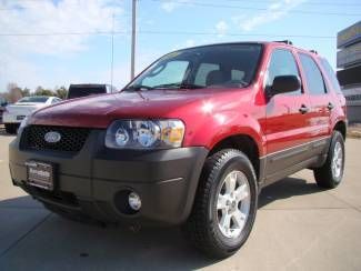 2007 red ford escape xlt, fwd!! great mpg!! must see!