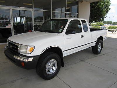 00 tacoma sr5 v6 pre runner automatic white 2 owner clean carfax ext cab