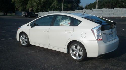 2010 toyota prius - heated leather seats - lots of extras