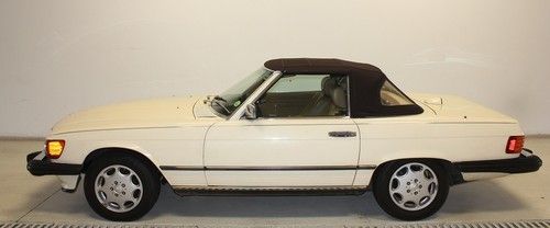 1986 mercedes 560sl convertible with both tops and tonneau cover.