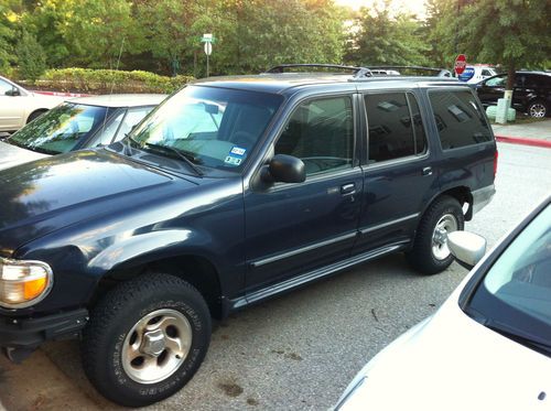 2000 ford explorer xlt sport utility 4-door 4.0l drivable *needs some repairs*