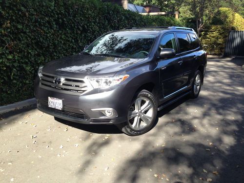 2013 highlander limited v6 fully loaded and low miles + warranty (private party)