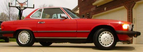 1987 mercedes benz sl560 beautiful car!  this one is the one to buy!!