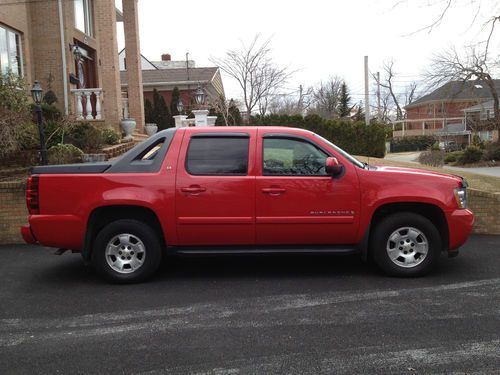 2007 chevy avalanche lt red only 52,000 miles